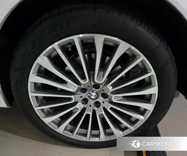 BMW X7 (G07) 2023 Белый из Кореи, фото 3