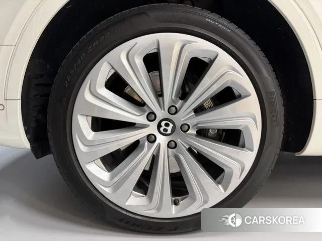 Bentley Bentayga 2021 Белый из Кореи, фото 3