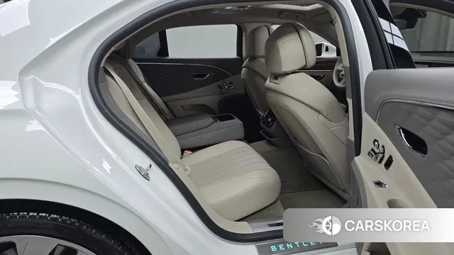 Bentley Flying Spur 3rd Generation 2022 Белый из Кореи, фото 3