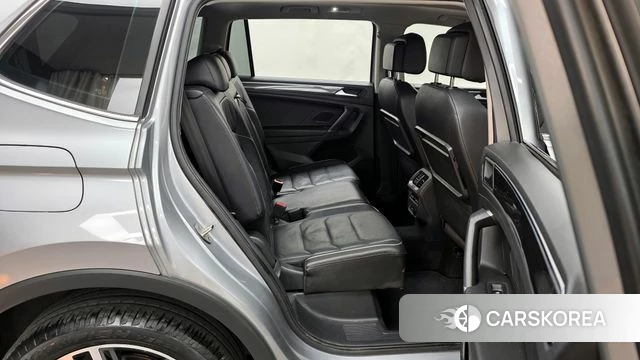 Volkswagen Tiguan Allspace 2020 Серебряный из Кореи, фото 3