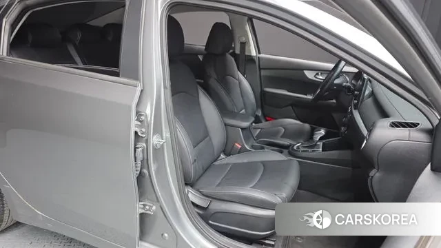 Kia The New K3 2nd generation 2022 Серебряный из Кореи, фото 3