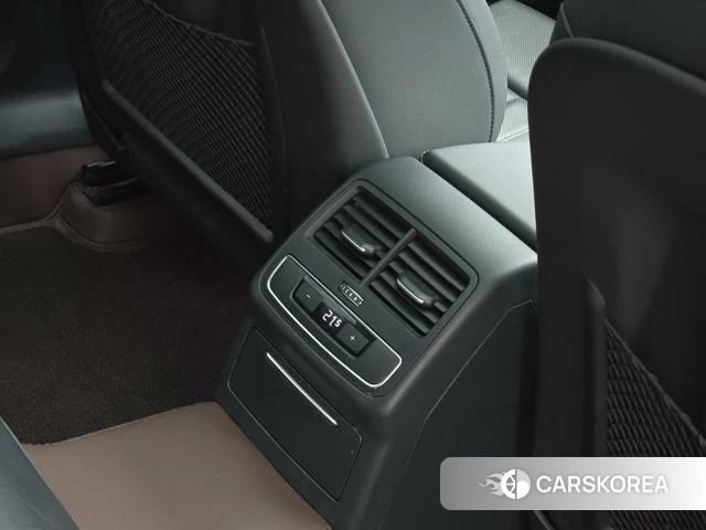 Audi A4L 2021 Белый из Китая, фото 3
