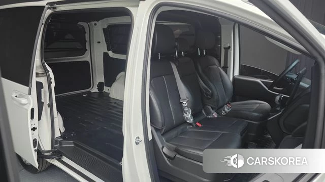 Hyundai Staria 2025 Белый из Кореи, фото 3