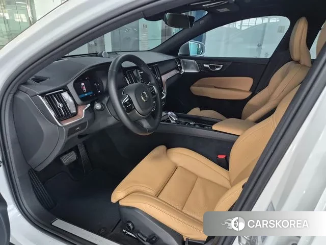 Volvo V60 Cross-Country 2nd Generation 2025 Белый из Кореи, фото 3