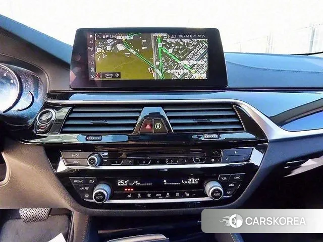 BMW 5 Series (G30) 2018 Черный из Кореи, фото 3