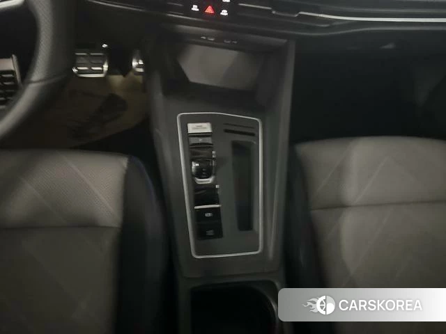 Volkswagen Golf 2024 Белый из Китая, фото 3