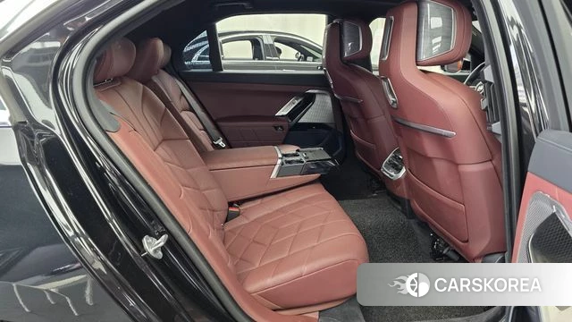 BMW 7 Series (G70) 2024 Черный из Кореи, фото 3