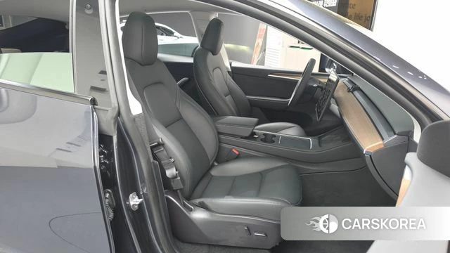 Tesla Model Y 2025 Серый из Кореи, фото 3