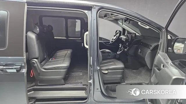 Hyundai Staria 2023 Черный из Кореи, фото 3