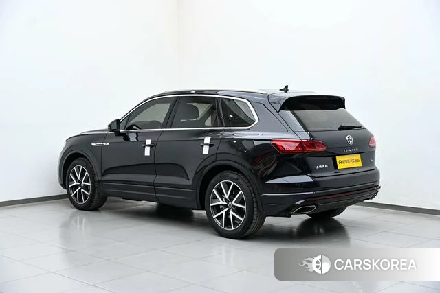 Volkswagen Touareg 2021 Черный из Китая, фото 3