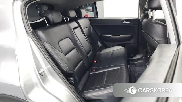 Kia Sportage The Bold 2021 Серебряный из Кореи, фото 3