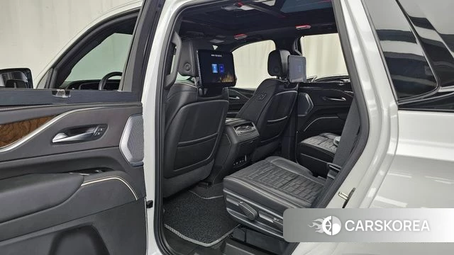 Cadillac Escalade 5th Generation 2023 Белый из Кореи, фото 3
