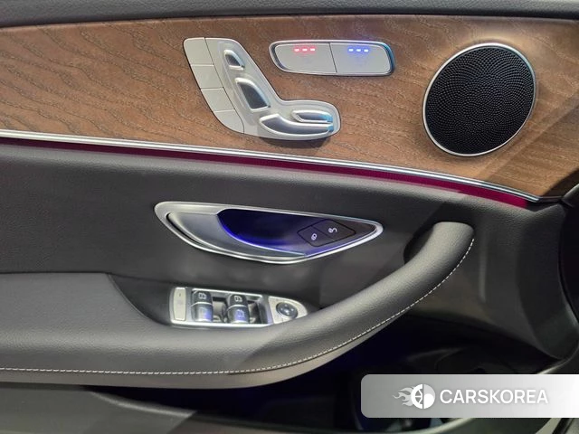 Mercedes-Benz E-Class W213 2023 Белый из Кореи, фото 3