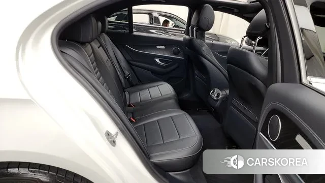 Mercedes-Benz E-Class W213 2022 Белый из Кореи, фото 3