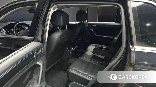 Volkswagen Tiguan Allspace 2022 Черный из Кореи, фото 3