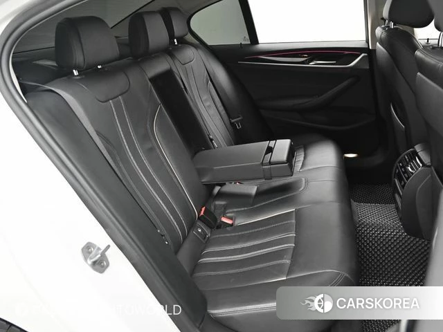 BMW 5 Series (G30) 2018 Белый из Кореи, фото 3