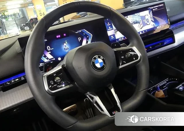 BMW 5 Series (G60) 2023 Белый из Кореи, фото 3