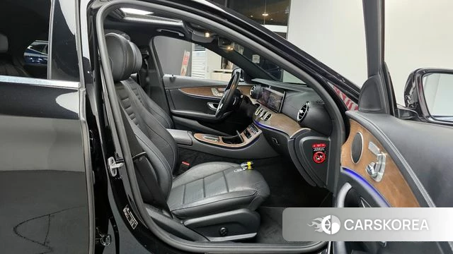 Mercedes-Benz E-Class W213 2021 Черный из Кореи, фото 3