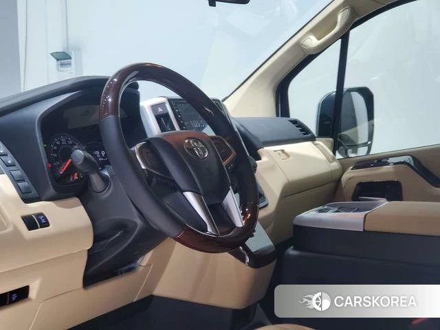 Toyota Hiace 2022 Белый из Китая, фото 3