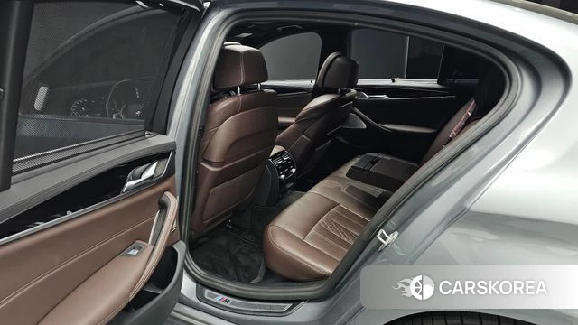 BMW 5 Series (G30) 2023 Серебристо-серый из Кореи, фото 3