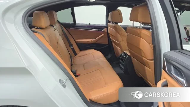 BMW 5 Series (G30) 2023 Белый из Кореи, фото 3