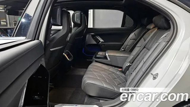 BMW 7 Series (G70) 2024 Белый из Кореи, фото 3