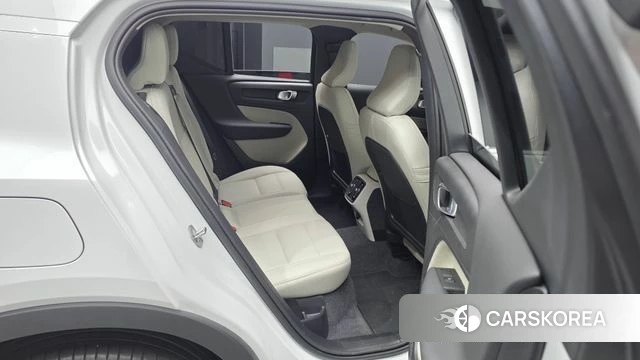 Volvo XC40 2024 Белый из Кореи, фото 3