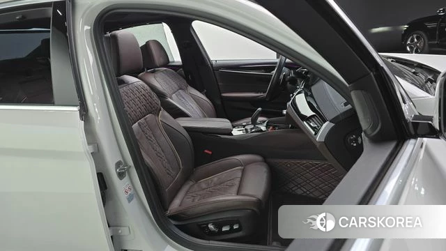 BMW 5 Series (G30) 2022 Белый из Кореи, фото 3