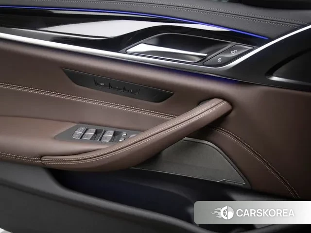 BMW 5 Series (G30) 2022 Черный из Кореи, фото 3