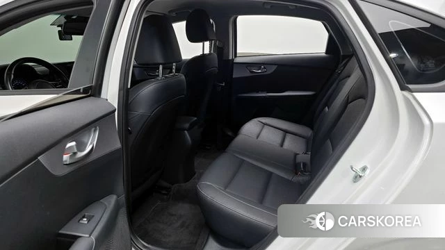 Kia The New K3 2nd generation 2021 Белый из Кореи, фото 3