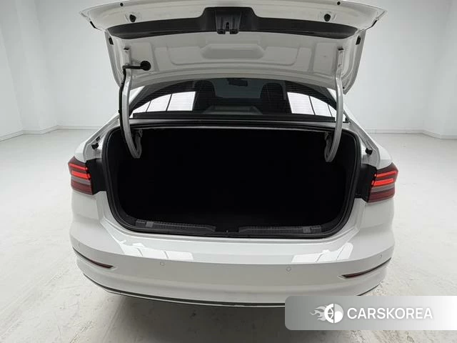 Volkswagen Lavida 2022 Белый из Китая, фото 3