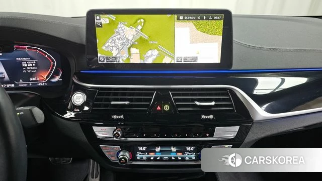 BMW 5 Series (G30) 2023 Белый из Кореи, фото 3