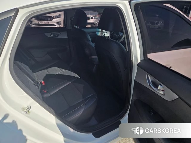 Kia The New K3 2nd generation 2022 Белый из Кореи, фото 3