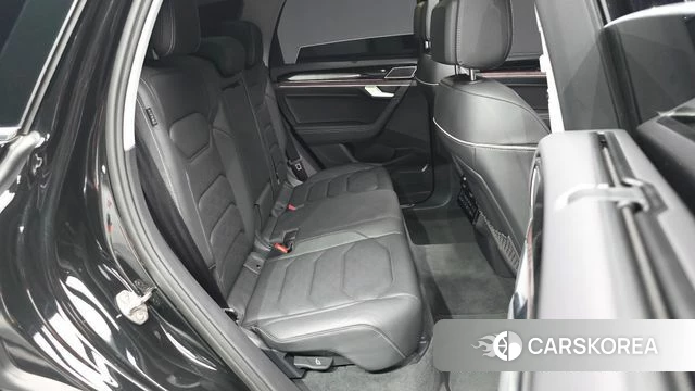 Volkswagen Touareg 3rd generation 2025 Черный из Кореи, фото 3