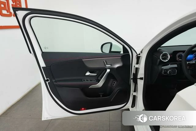 Mercedes-Benz Class A 2024 Белый из Китая, фото 3