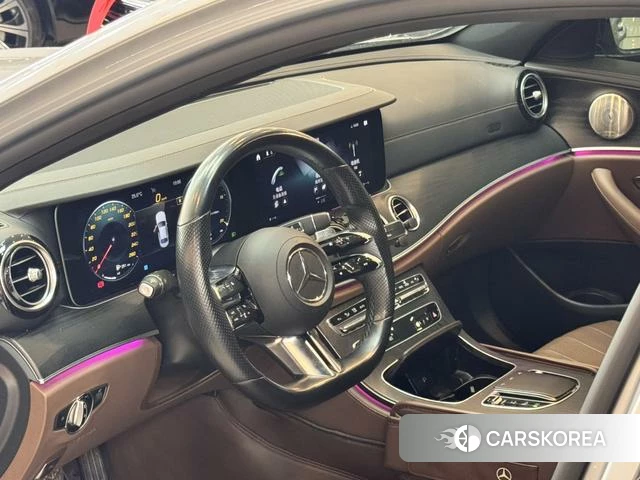 Mercedes-Benz E-class (imported) 2022 Серебристо-серый из Китая, фото 3