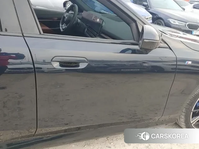 BMW 5 Series (G60) 2025 Черный из Кореи, фото 3