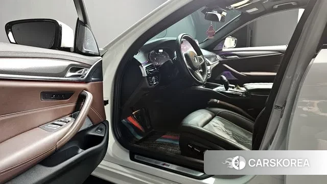 BMW 5 Series (G30) 2022 Белый из Кореи, фото 3