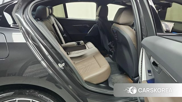 BMW 5 Series (G60) 2024 Серый из Кореи, фото 3