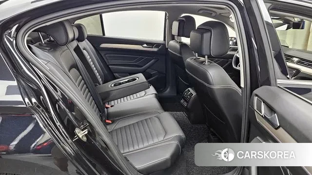 Volkswagen Passat GT (B8) 2021 Черный из Кореи, фото 3