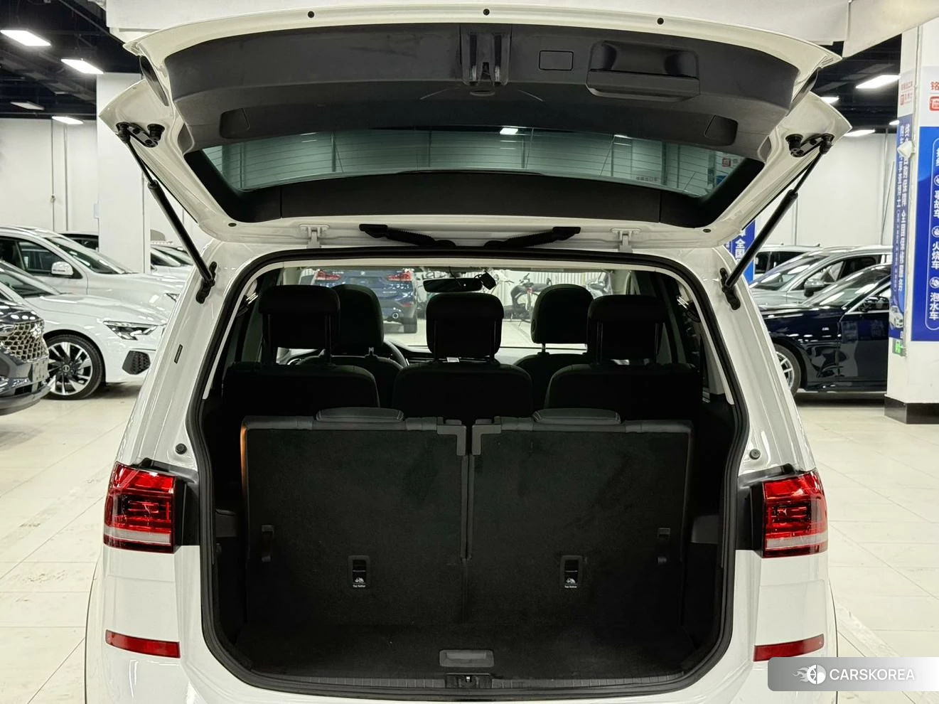 Volkswagen Touran L 2023 Белый из Китая, фото 3
