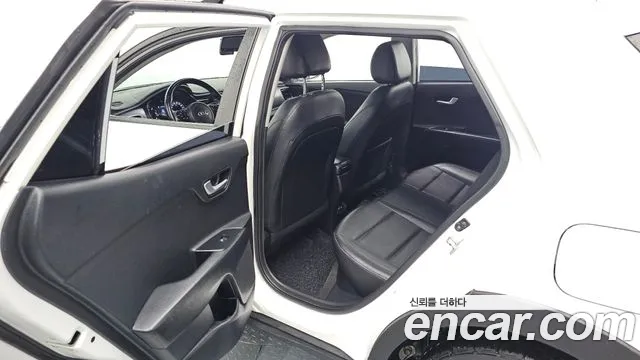 Kia Stonic 2018 Белый из Кореи, фото 3