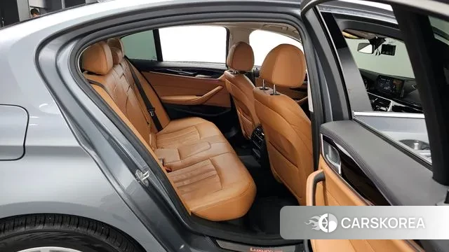 BMW 5 Series (G30) 2018 Серебристо-серый из Кореи, фото 3