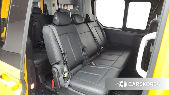 Hyundai Staria 2023 Желтый из Кореи, фото 3