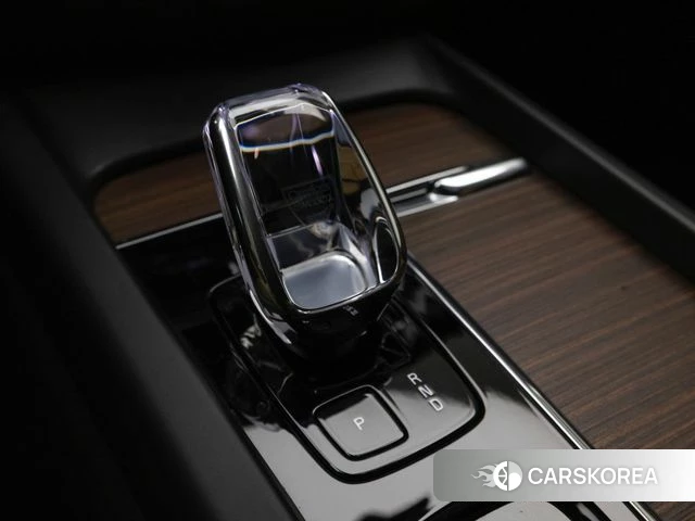 Volvo S60 3rd generation 2023 Серебристо-серый из Кореи, фото 3