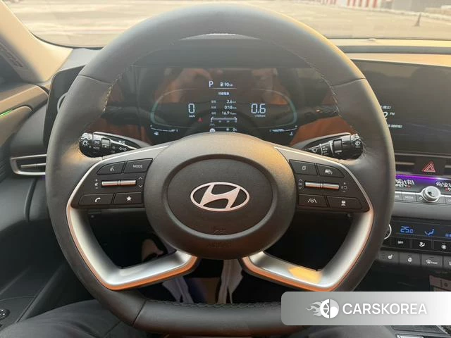 Hyundai Elantra 2023 Белый из Китая, фото 3