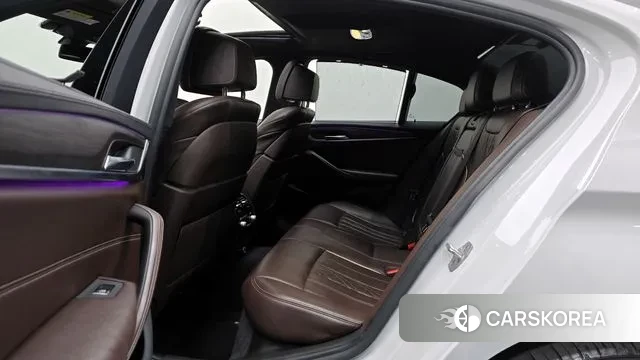 BMW 5 Series (G30) 2018 Белый из Кореи, фото 3