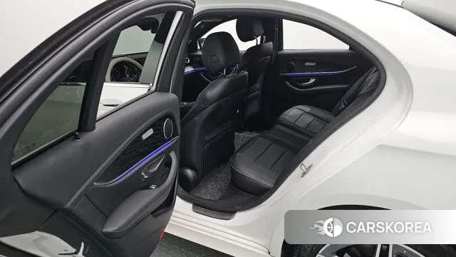 Mercedes-Benz E-Class W213 2023 Черный из Кореи, фото 3