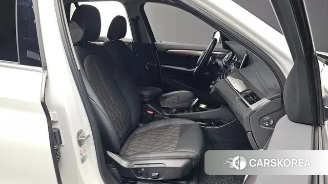 BMW X1 (F48) 2021 Белый из Кореи, фото 3