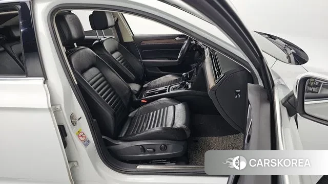 Volkswagen Passat GT (B8) 2018 Белый из Кореи, фото 3